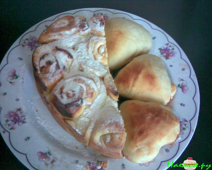 Сердечная выпечка (булочки с клубничным вареньем и пирог с творогом и апельсиновым киселем) Сердечная выпечка (булочки с клубничным вареньем и пирог с творогом и апельсиновым киселем)