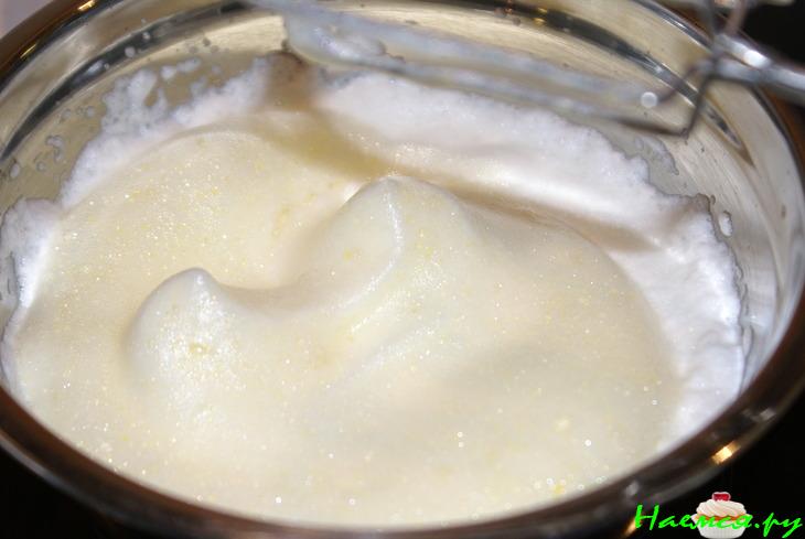 Сметанно-бисквитный десерт с малиной