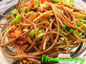 Жареные спагетти с овощами