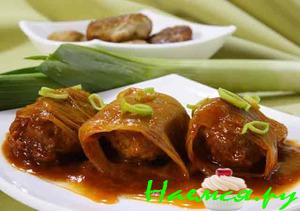 Котлеты в листьях лука-порея