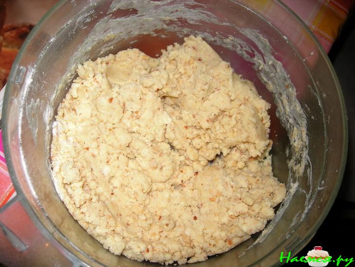 Творожный торт с миндалем и изюмом