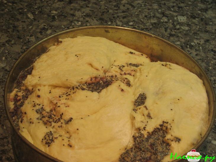 Кулич с маком и вишней