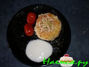 Картофельные котлетки с сосисками и сыром