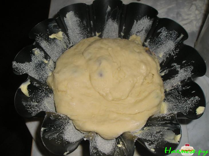 Кулич с инжиром, цукатами и изюмом