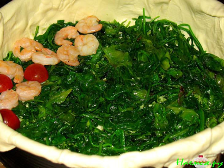 Тарт с креветками и помидорами черри