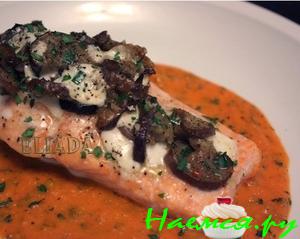 Лосось с баклажанами в сливочно-томатном соусе