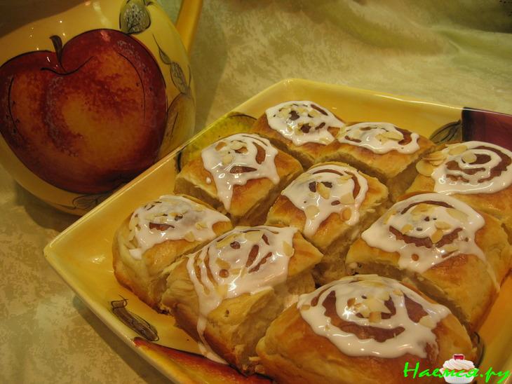 Булочки с фаршированными абрикосами