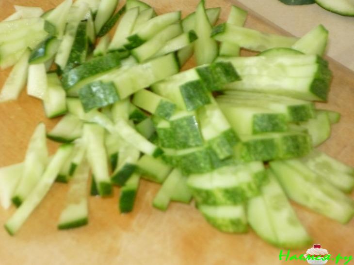 Салат сырный со свежими огурцами Салат сырный со свежими огурцами