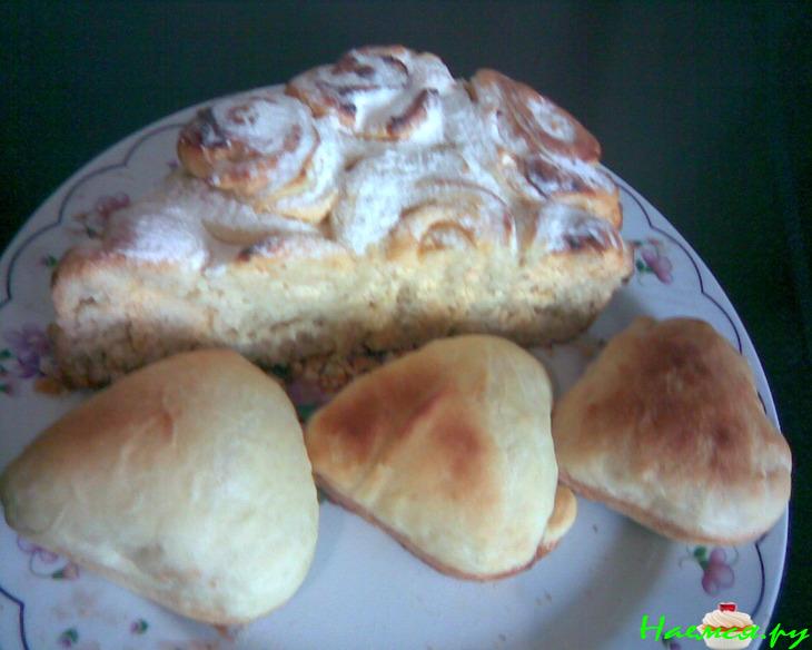 Сердечная выпечка (булочки с клубничным вареньем и пирог с творогом и апельсиновым киселем) Сердечная выпечка (булочки с клубничным вареньем и пирог с творогом и апельсиновым киселем)