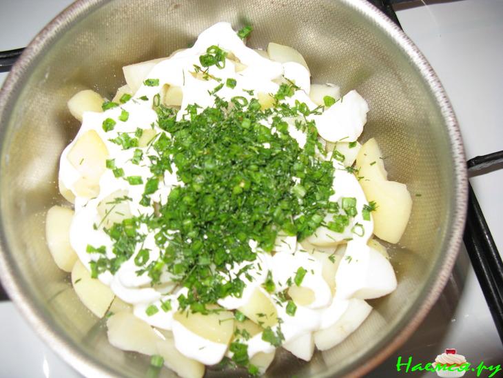 Молодой картофель с зеленью (два варианта)