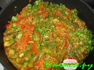 Бамия с овощами в томате