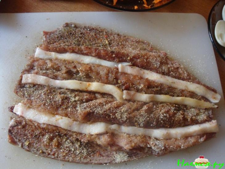 Рулет из скумбрии с салом