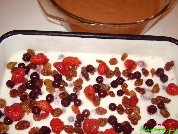 Десерт творожный с фруктами и орехами