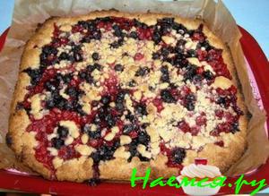 Смородиновый пирог с посыпкой