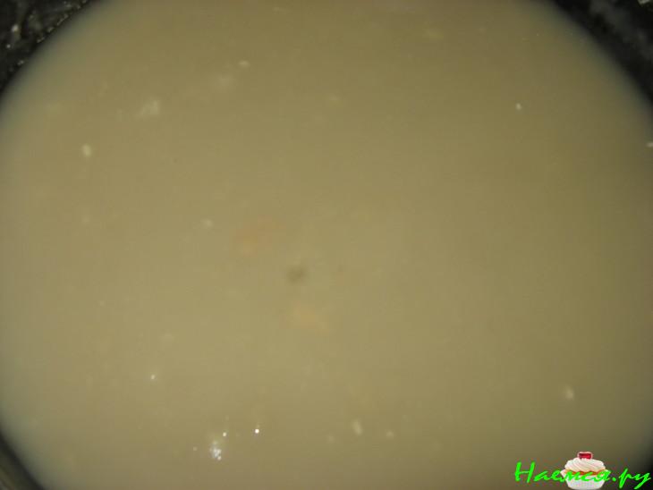 Грибной соус с изюмом и черносливом