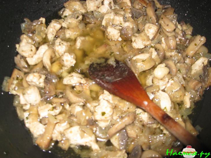 Пельмени с грибами и мясом в глечиках Пельмени с грибами и мясом в глечиках