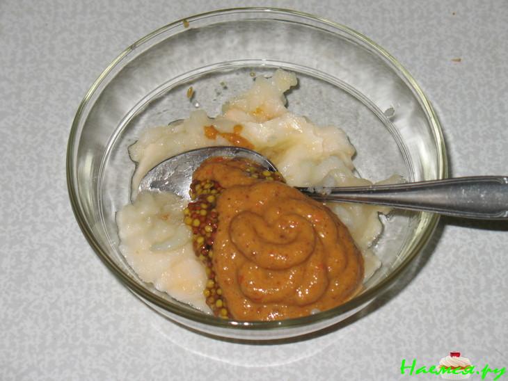 Окорок, фаршированный яблоками, с яблочной горчицей