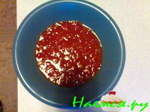 Аджика с чили, чесноком и кинзой