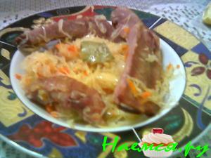 Копченые ребрышки с квашеной капустой