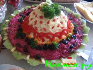 Салат " Шапка Мономаха" с черносливом