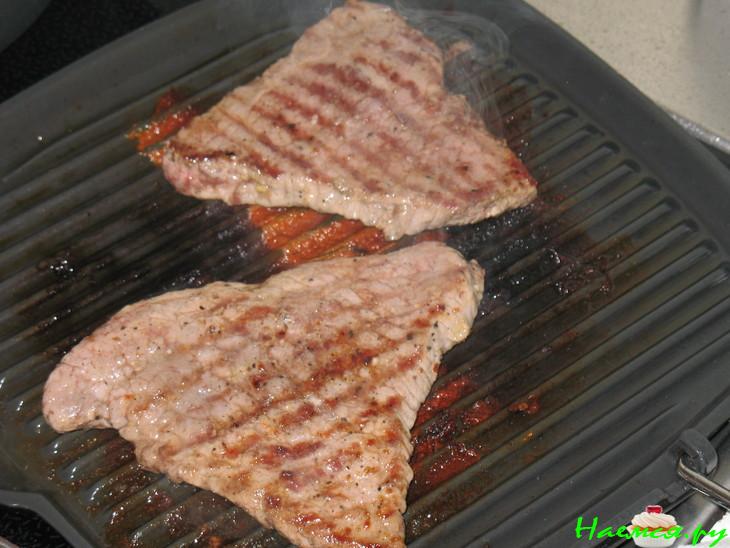 Стейки с соусом "Рокфор"