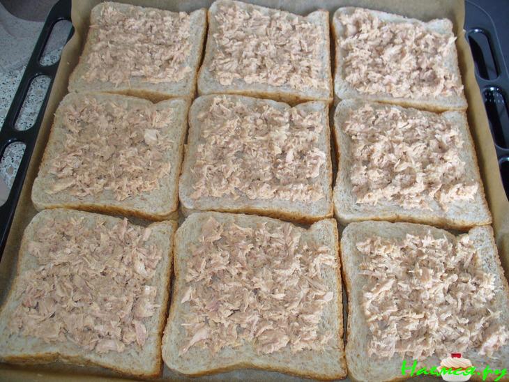 Бутерброды с тунцом, помидором и сыром