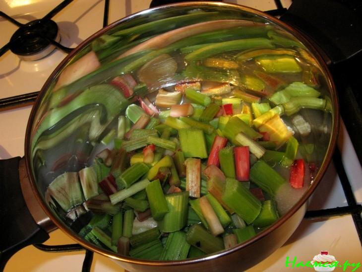 Торт с клубнично-ревеневым муссом