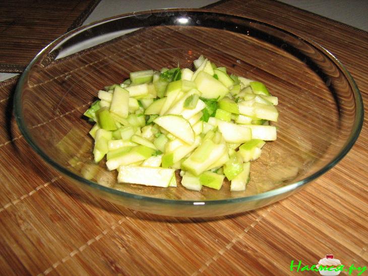 Салат с сельдереем и яблоками