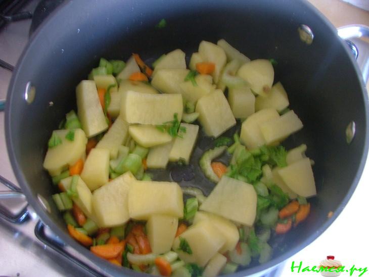 Суп "Дары Нептуна" с клецками в горшочке