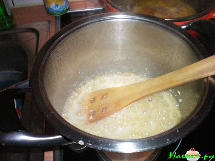 Карамельно-миндальный пирожок