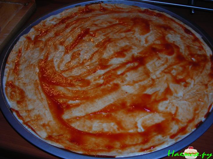 Пицца (сыр, помидоры, сосиски)