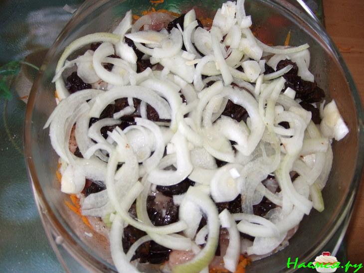 Рыбный 'торт' с черносливом