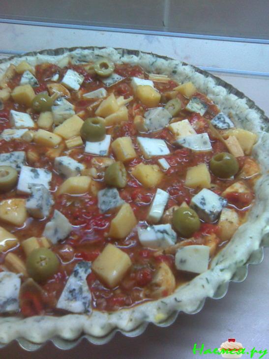 Фокачча с пряными травами и пицца по-русски из того же теста  