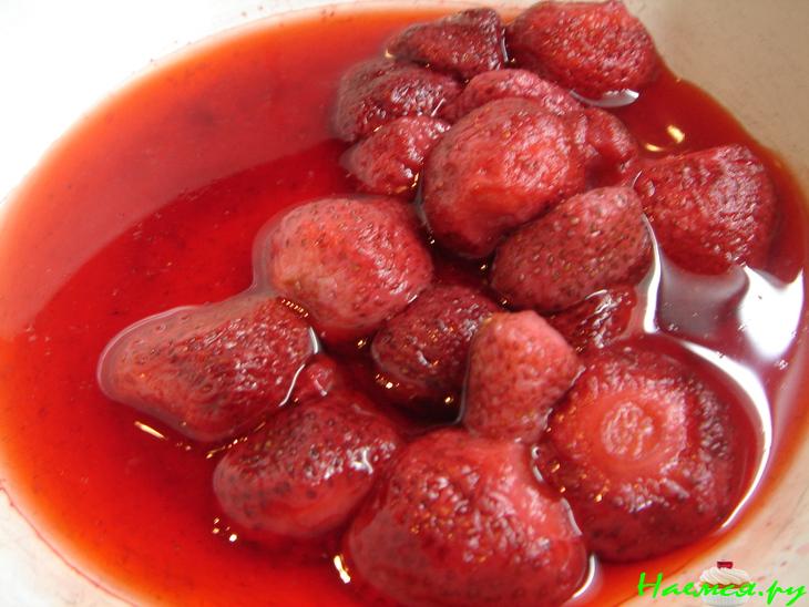 Творожно-клубничный блинный торт