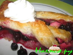 Пирог слоенный с ягодами