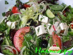 Вкусный овощной салат с рикотой и рокфором