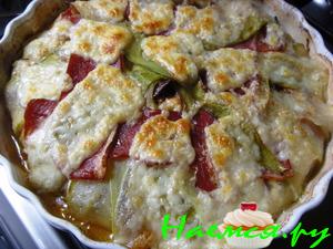 Куриная грудь, запеченная с кабачком, беконом и сыром