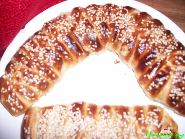 Рулет слоеный