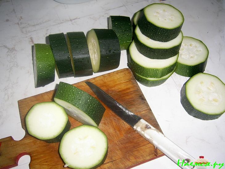 Кабачки фаршированные курицей и рисом