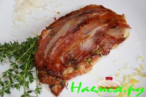 Куриные грудки с пармезаном и беконом