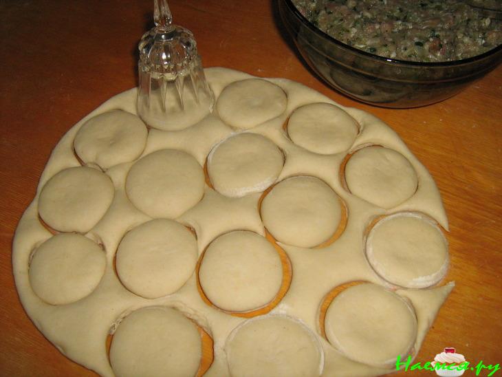 Хинкали с говядиной и бараниной с мятой и кориандром