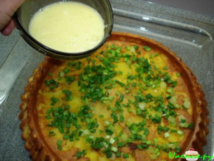 Пирог заливной картофельный с зеленым луком и омлетом