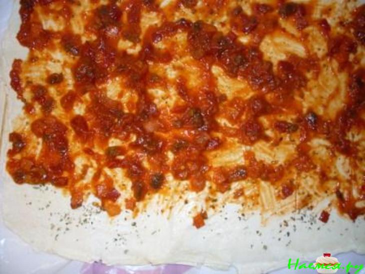 Пицца из слоеного бездрожжевого теста на скорую руку