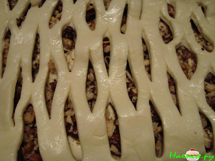 Яблочный пирог с грецкими орехами