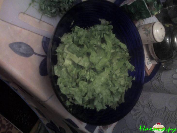 Салат из рукколы, креветок и фезалиса