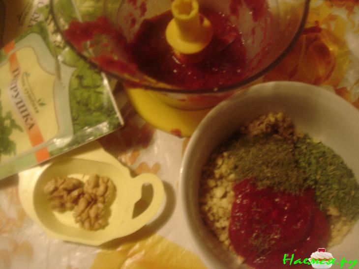 Запеченные рулетики из свежей сельди с брусникой