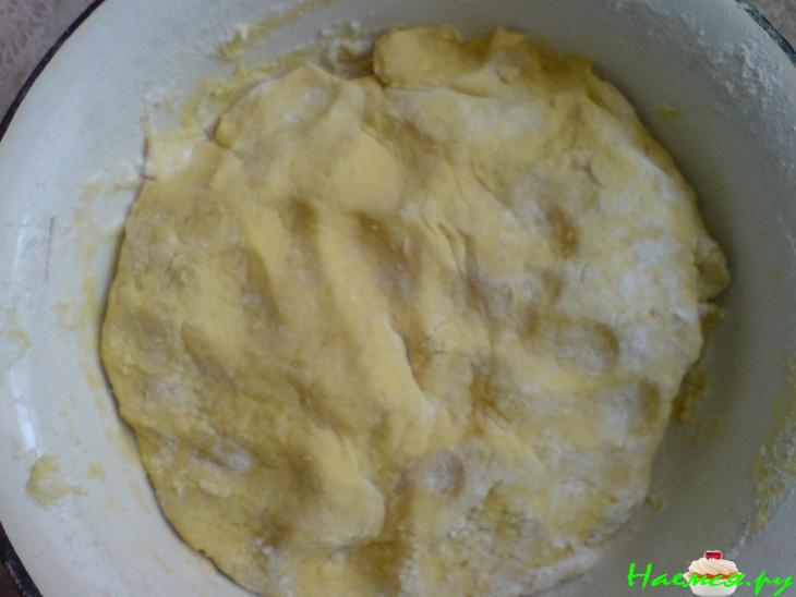 Пирог с вишней и безе