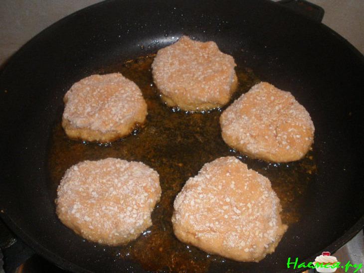 Лососевые котлетки под соусом