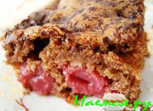 Пирог с вишней и шоколадом