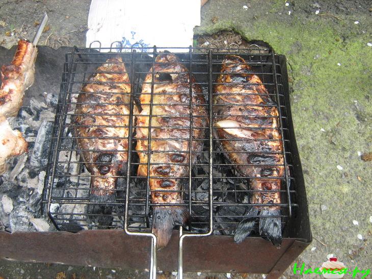 Карп зеркальный, запеченый на мангале